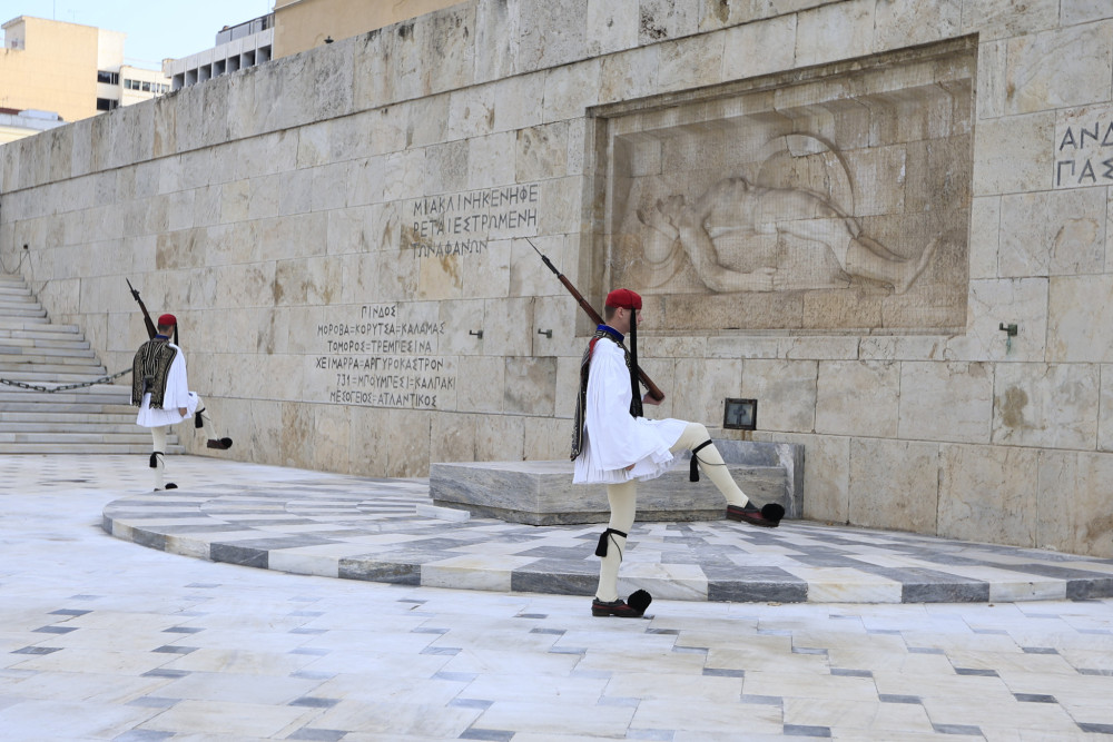 Άγνωστος Στρατιώτης: προσφυγή Δούκα στα δικαστήρια - Δεν θα επιτρέψουμε την υποβάθμιση του Μνημείου, λέει το ΥΠΕΘΑ