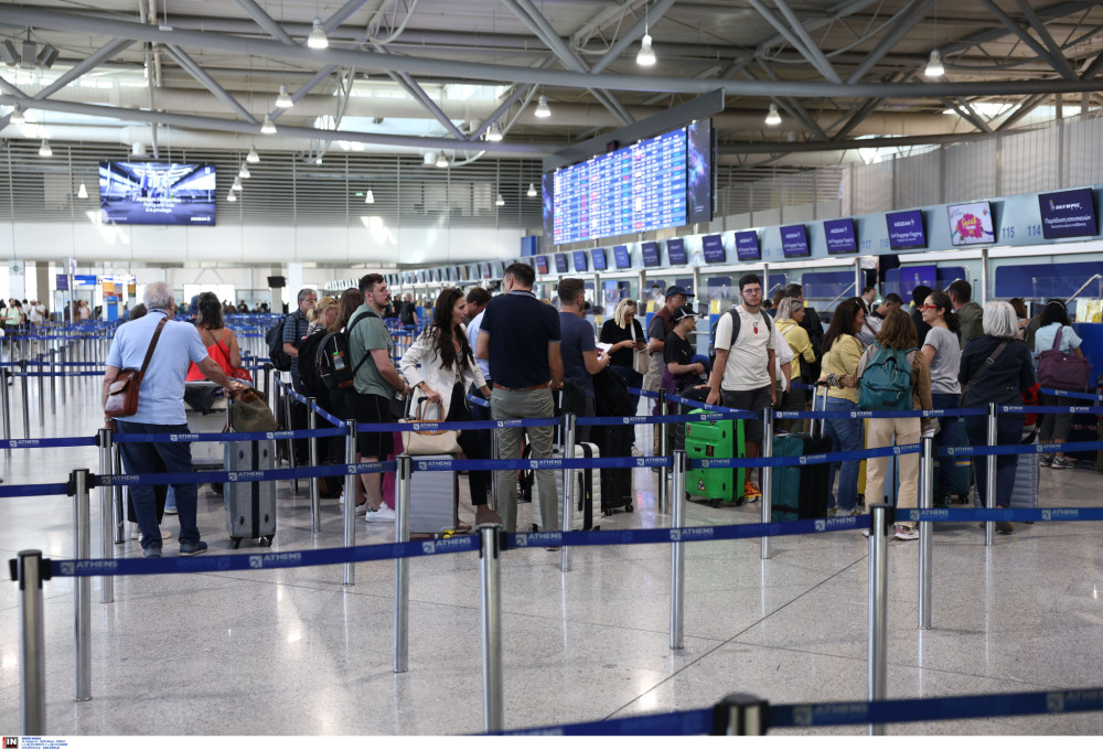 Μ’ αεροπλάνα και βαπόρια φεύγουν οι Έλληνες - Υψηλή η πληρότητα στους δημοφιλείς προορισμούς