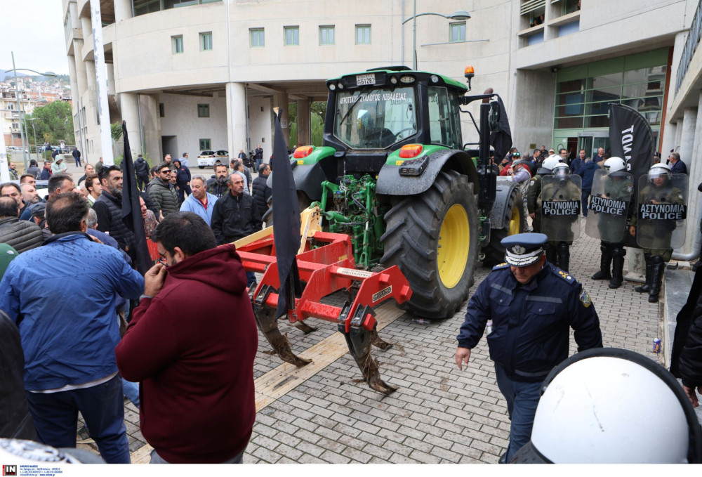 Άφησαν τα Τέμπη, έπιασαν τους αγρότες: ρίχνουν λάδι στη φωτιά για να τους ξεσηκώσουν