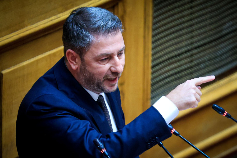 Σε πανικό ο Ανδρουλάκης: ακραίοι χαρακτηρισμοί κατά του πρωθυπουργού και ομπρέλα προστασίας σε στελέχη του