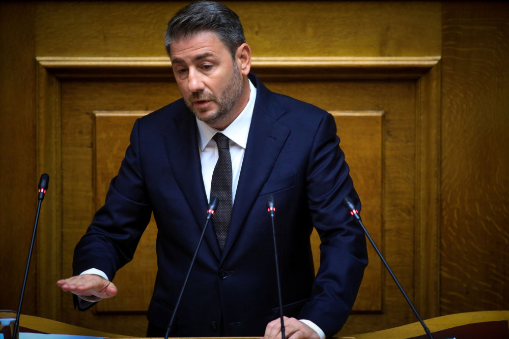 Ο Νίκος Ανδρουλάκης δεύτερος, αλλά καταϊδρωμένος