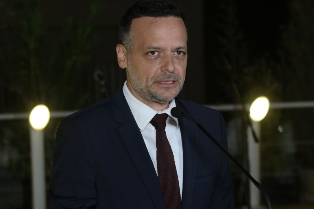 Ο Δούκας του ΠΑΣΟΚ και τα ντεκόρ του Ανδρουλάκη