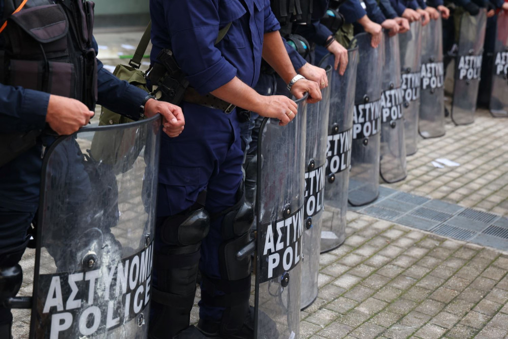 ΕΛ.ΑΣ.: ανακοίνωση για τα επεισόδια έξω από τη Διεύθυνση Πρωτοβάθμιας Εκπαίδευσης