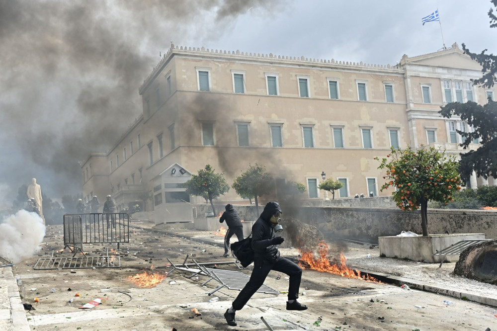 Τι σχεδιάζουν μπαχαλάκηδες και «αντισυστημικοί» εν όψει εθνικών παρελάσεων