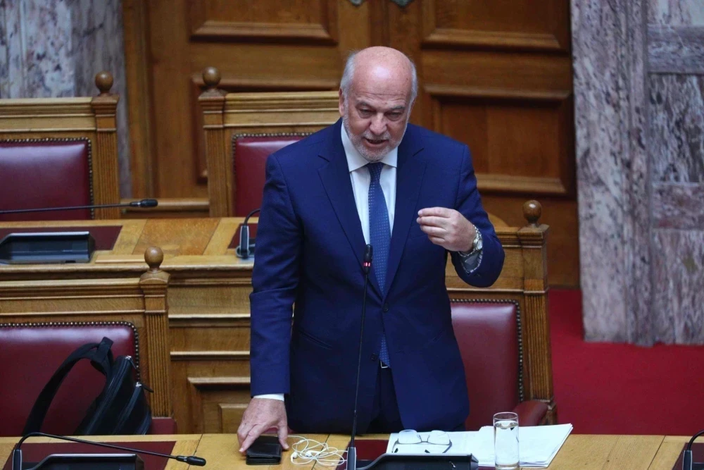 Φλωρίδης για την απουσία της αντιπολίτευσης από την κηδεία Σαββόπουλου: Τόσοι ήταν