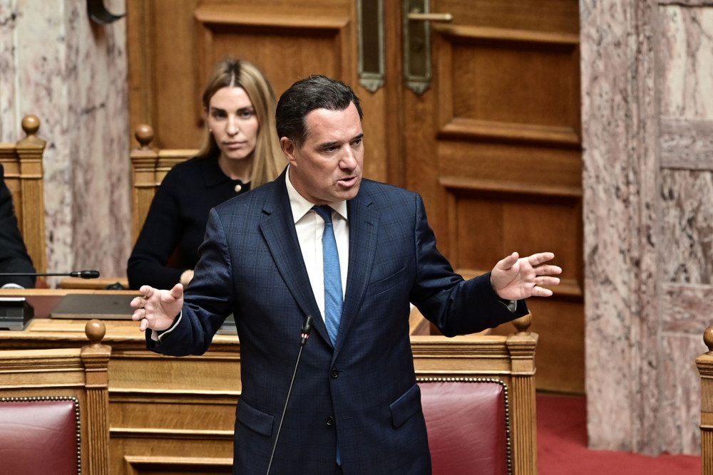 Γεωργιάδης για Κωνσταντοπούλου: «Βιάζει τη Βουλή, απαίσιο πλάσμα, βγάζει λεφτά από τα Τέμπη»