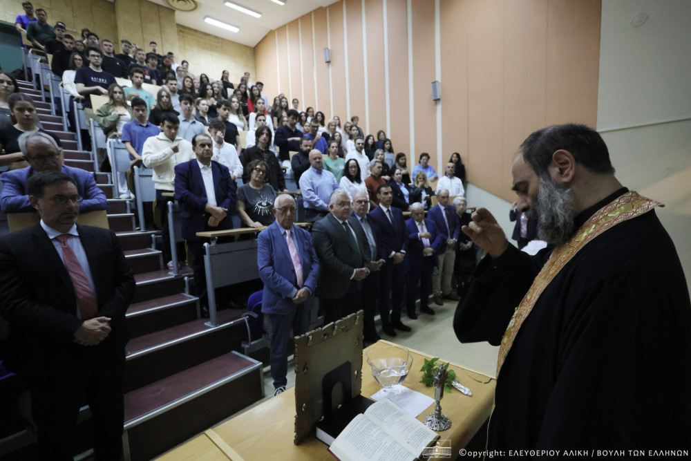 Ο Νικήτας Κακλαμάνης χαιρέτισε την τελετή υποδοχής πρωτοετών φοιτητών Οδοντιατρικής Σχολής ΕΚΠΑ