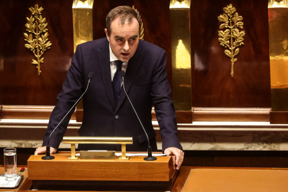 Λεκορνί: αναστέλλεται η μεταρρύθμιση των συντάξεων έως το 2028 - «Κλείνει το μάτι» στους Σοσιαλιστές