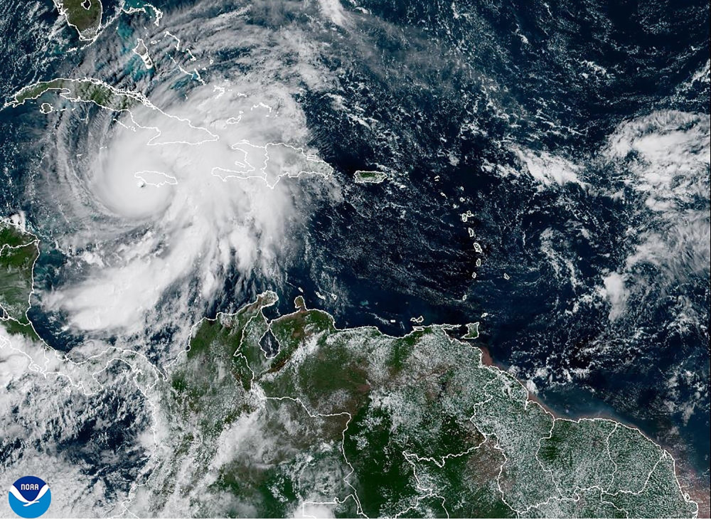 Ο τυφώνας Μελίσα πλήττει τη Νοτιοδυτική Τζαμάικα με 300 χλμ/ώρα