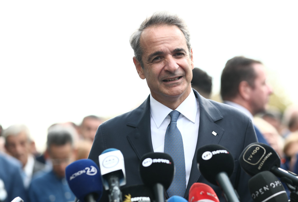Μητσοτάκης για 28η Οκτωβρίου: Καλούμαστε να μεταλαμπαδεύσουμε στη νέα γενιά το μήνυμα της ενότητας (video)