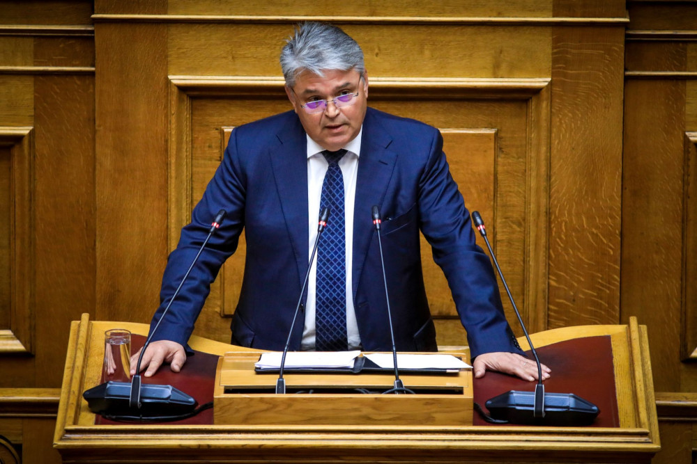 Κραυγές και θεατρινισμοί: ακόμη ένα σόου από τον Νατσιό
