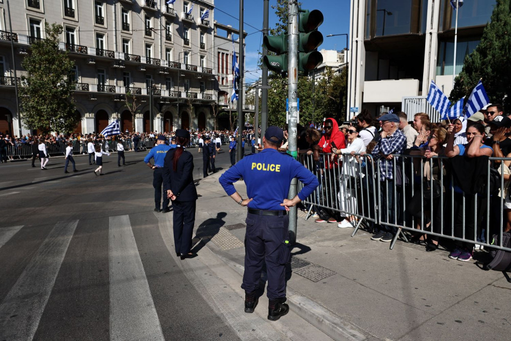 Ολοκληρώθηκε η μαθητική παρέλαση στην Αθήνα - Αποκαταστάθηκε η κυκλοφορία