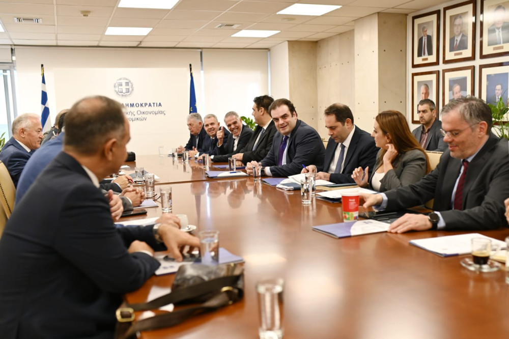 Η κυβέρνηση στηρίζει τους δήμους - Νέες χρηματοδοτήσεις και αύξηση απόδοσης εσόδων από αιγιαλούς