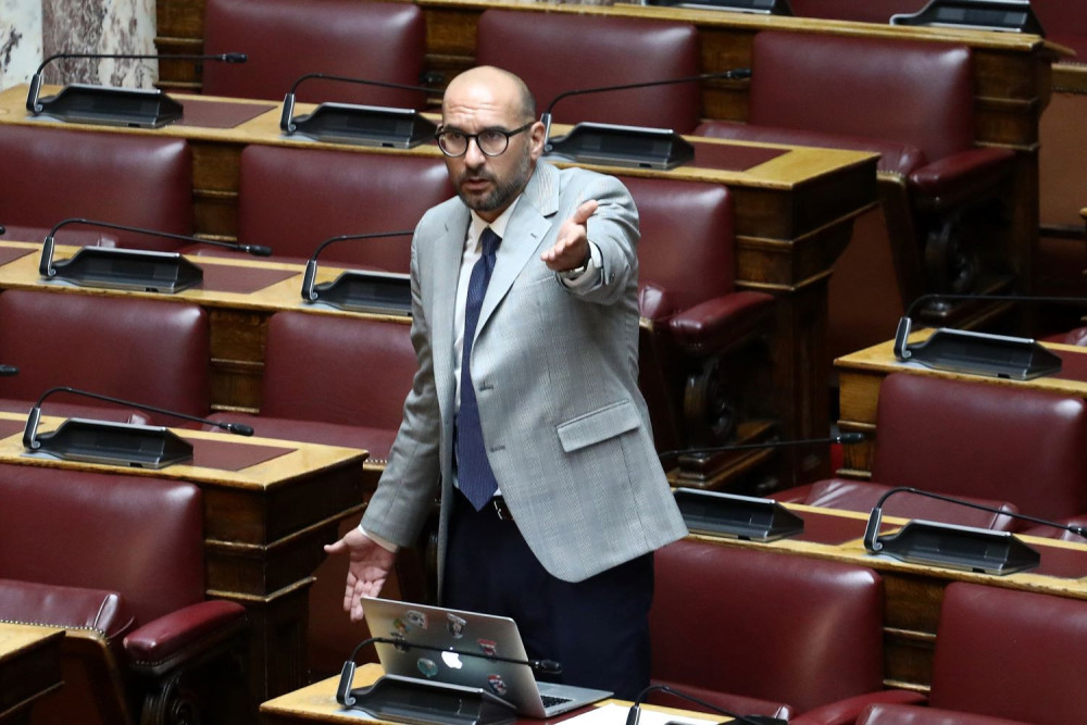 Τζανακόπουλος: Το 13ωρο φταίει για όλα, ακόμα και για τη λιποθυμία της Αθανασίου