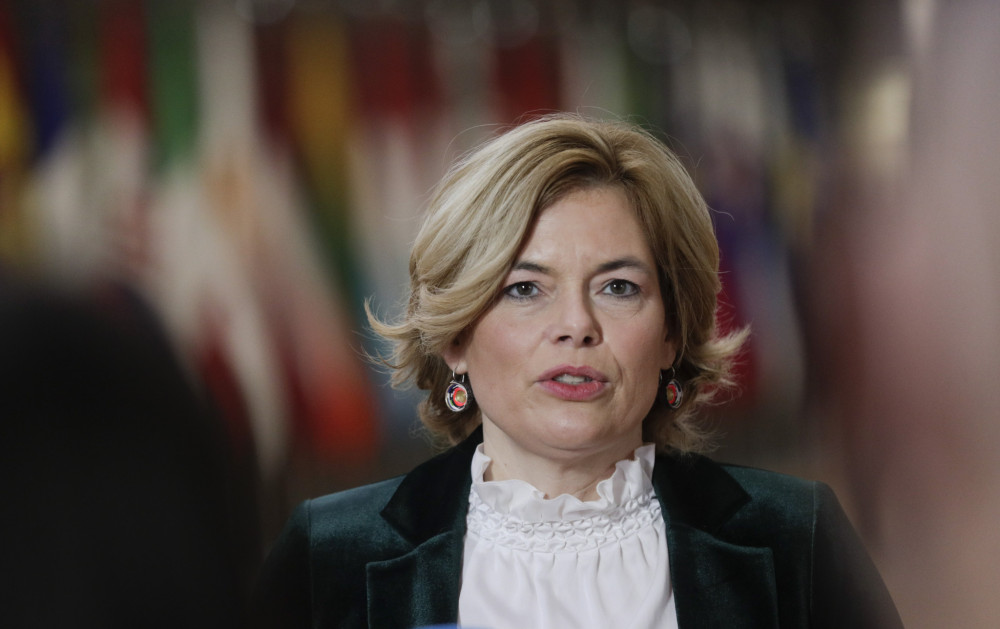 Γερμανία: η πορνεία στο στόχαστρο της Γιούλια Κλέκνερ - Εκτός νόμου η μουσουλμανική Interaktiv