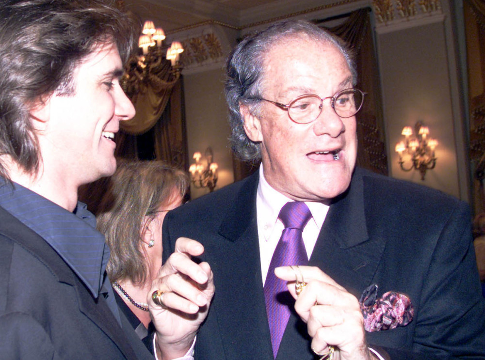 Πέθανε ο θρυλικός σχεδιαστής μόδας Ντίμης Κρίτσας - Είχε ντύσει τις μεγαλύτερες σταρ