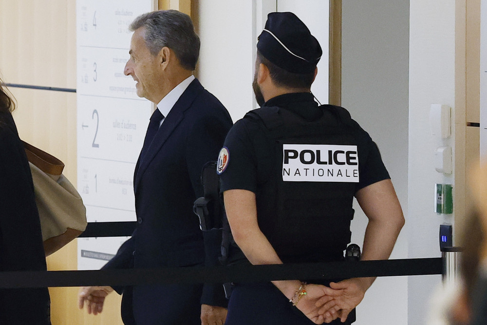 Σαρκοζί: «Η φυλακή είναι πολύ σκληρή», δήλωσε ο πρώην πρόεδρος της Γαλλίας μετά την αποφυλάκισή του