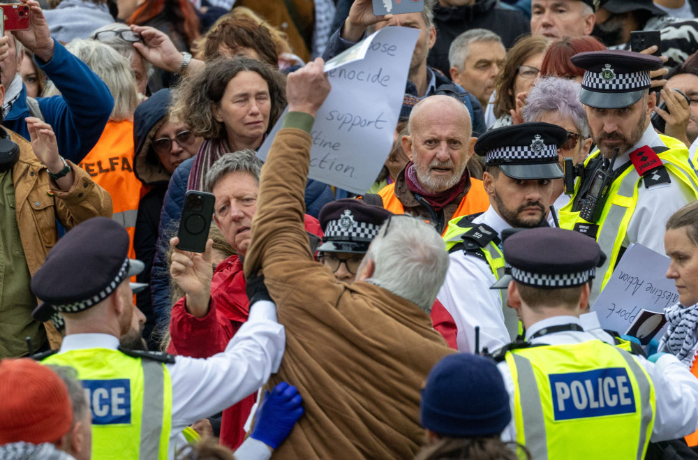 Βρετανία: νομοσχέδιο για απαγόρευση διαμαρτυριών έξω από τα σπίτια πολιτικών και δικαστών