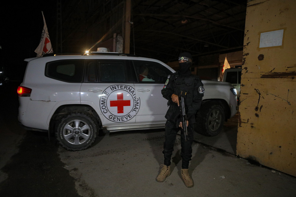 Σε ποιους ανήκουν οι 7 σοροί που οφείλει να επιστρέψει η Χαμάς στο Ισραήλ