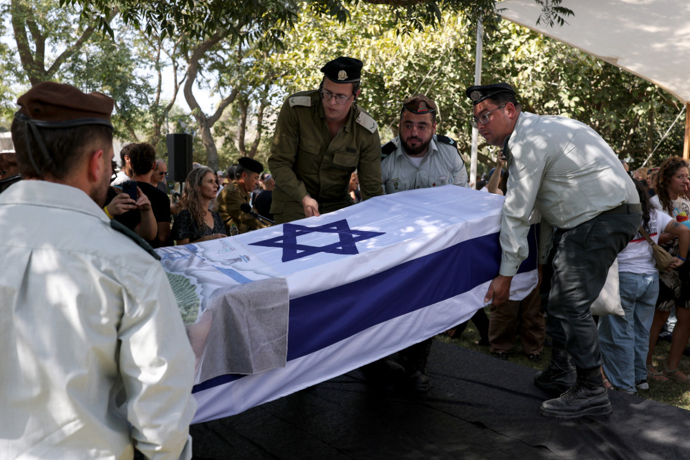 Ισραήλ: θρήνος και οργή στην τρίτη κηδεία του Οφίρ Τζαρφάτι - Το μαρτύριο μιας οικογένειας (video)