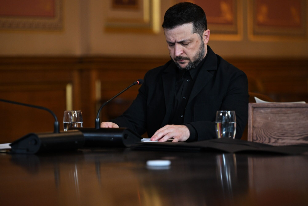 Δεύτερη επίσκεψη Ζελένσκι στην Αθήνα - Αδιανόητη ερώτηση του ΚΚΕ