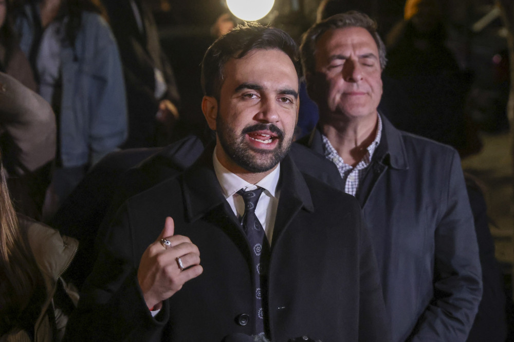 Νέα Υόρκη: φαβορί για δήμαρχος ο Μαμντάνι - Απειλές Τραμπ για περικοπή χρηματοδότησης