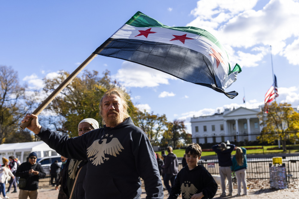 Συνάντηση Τραμπ-Αλ Σαράα: «πάγωμα» των αμερικανικών κυρώσεων κατά της Συρίας για 180 ημέρες