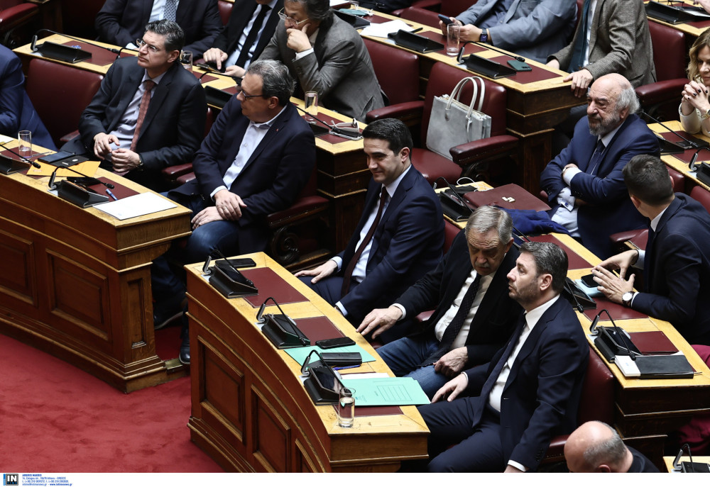 Τι έγινε, σύντροφοι, δεν έπεσε ακόμη η κυβέρνηση;