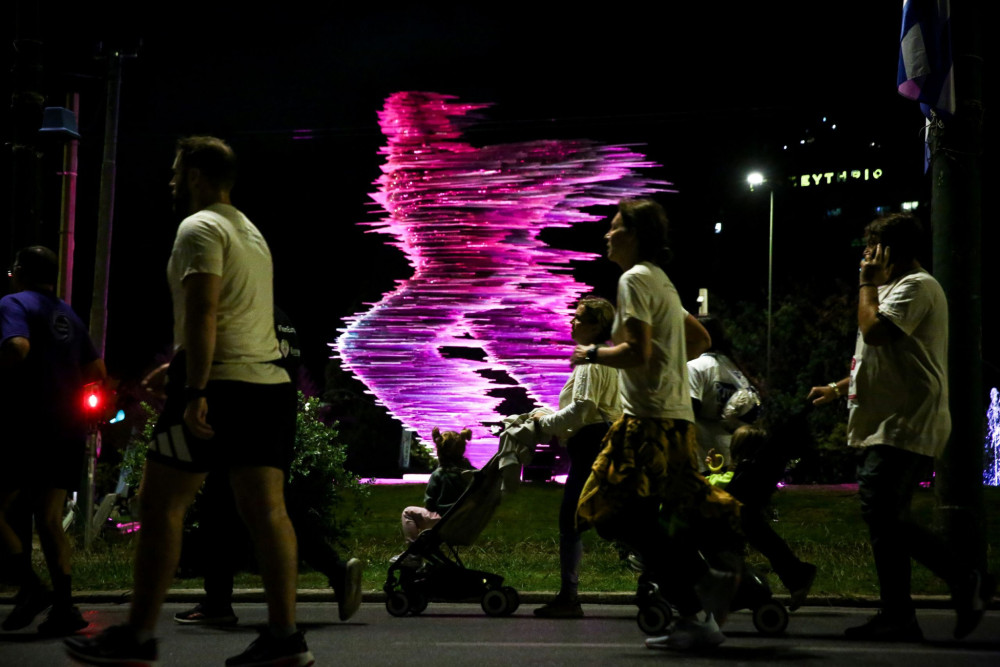 Χάος στο κέντρο της Αθήνας: ο 42ος Μαραθώνιος «παραλύει» τους δρόμους (photos)