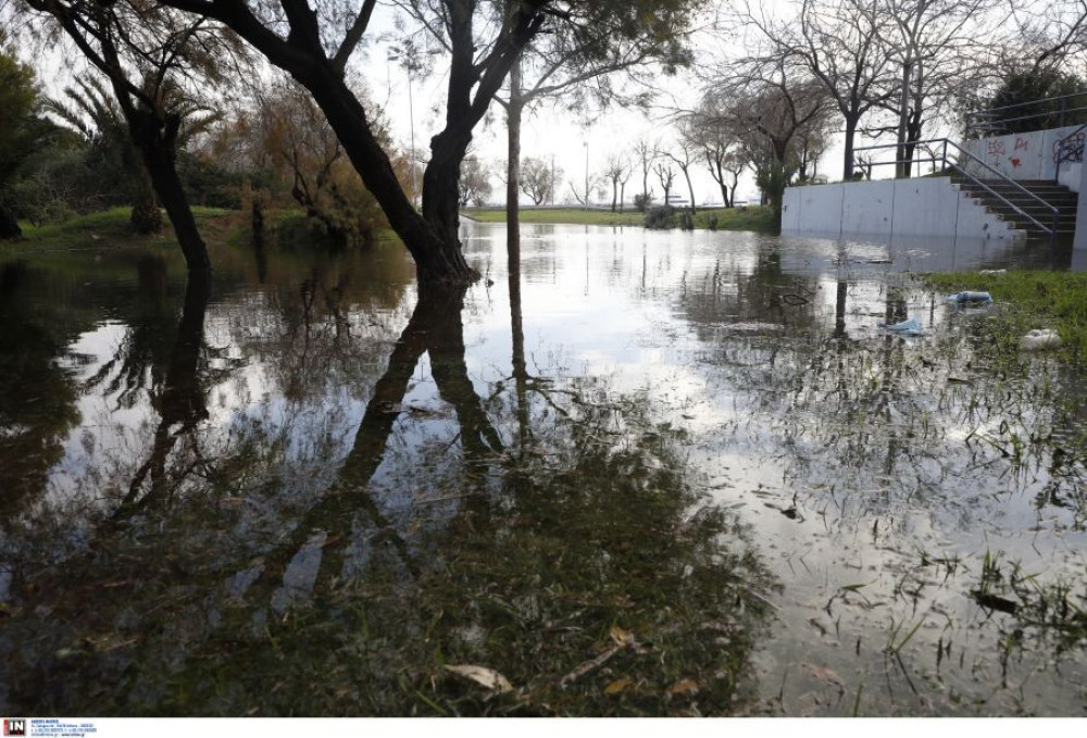 Σαν σήμερα, το 1977 η φονική πλημμύρα που βύθισε την Αθήνα και τον Πειραιά