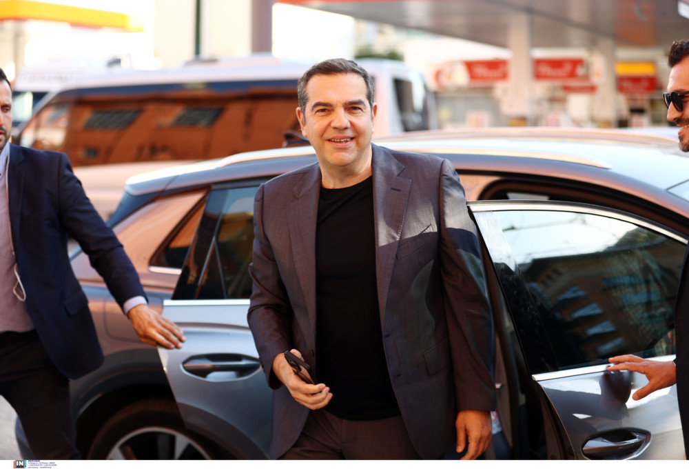 Ο Τσίπρας ξύπνησε από τη... «χειμερία νάρκη» για να κουνήσει το δάχτυλο στον Μητσοτάκη