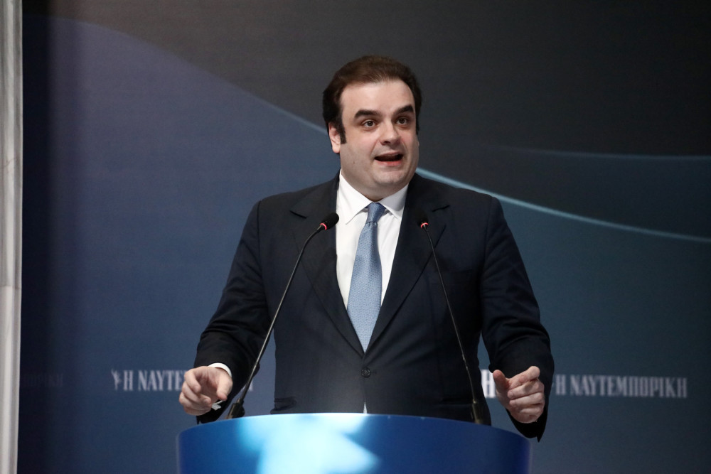 Πιερρακάκης στο Bloomberg: Στόχος η μείωση του χρέους κάτω από το 120% πριν το 2030