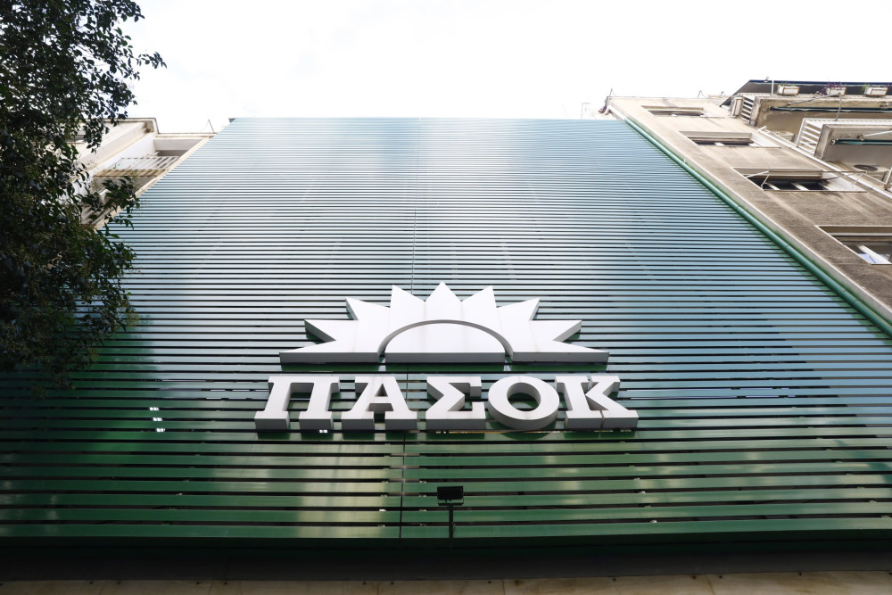 ΠΑΣΟΚ, ΔΕΚΟ και ΕΛΤΑ: Ελάτε στο συμπόσιο, πληρώνει το Δημόσιο - και τα golden boys&#33;