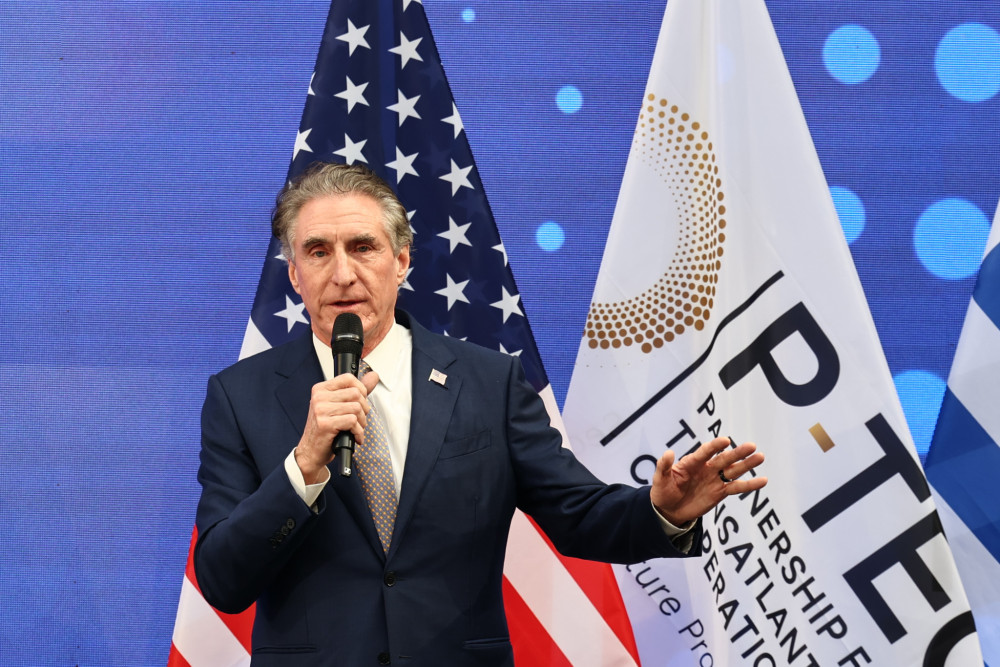 Κομβική συνάντηση του Αμερικανού υπουργού Εσωτερικών με επτά Έλληνες εφοπλιστές στο Ζάππειο