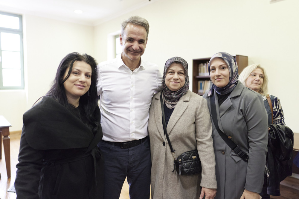 Καταρρίπτονται τα fake news - Ψευδείς φωτογραφίες για τη δήθεν φυγή Μητσοτάκη από την Αλεξανδρούπολη (photos)