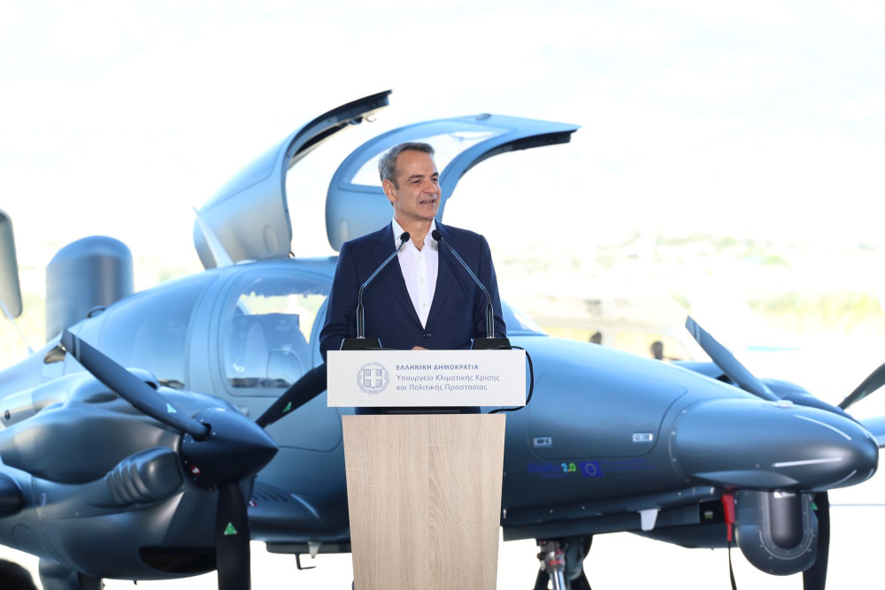Μητσοτάκης: εντυπωσιασμένος από τις δυνατότητες των νέων αεροσκαφών της Πυροσβεστικής