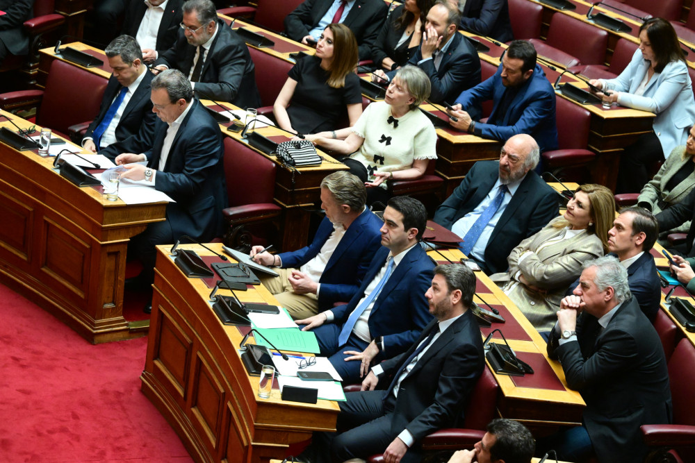 Τα έβαψαν μαύρα οι σύντροφοι αριστερά και ακροδεξιά: στον κουβά τα περί υποβάθμισης της χώρας