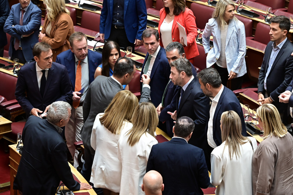 Οι θιασώτες του χάους παίζουν τα ρέστα τους