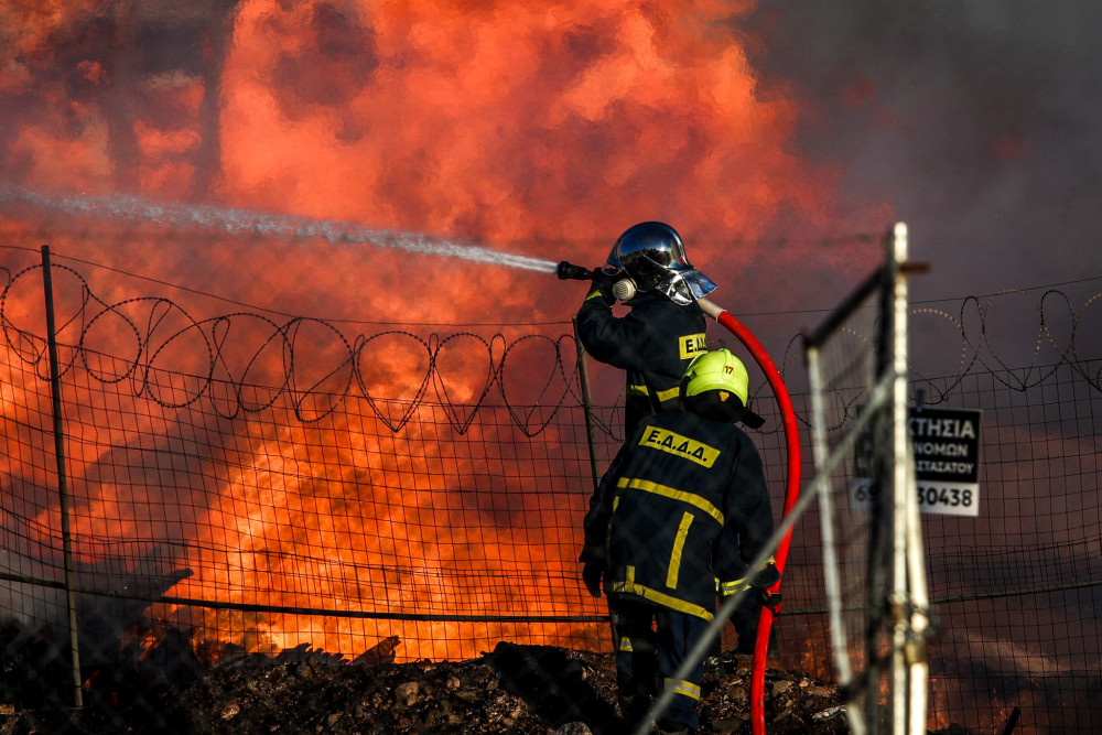 Καίγεται εργοστάσιο ανακύκλωσης στις Σέρρες - Ισχυρές πυροσβεστικές δυνάμεις στο σημείο