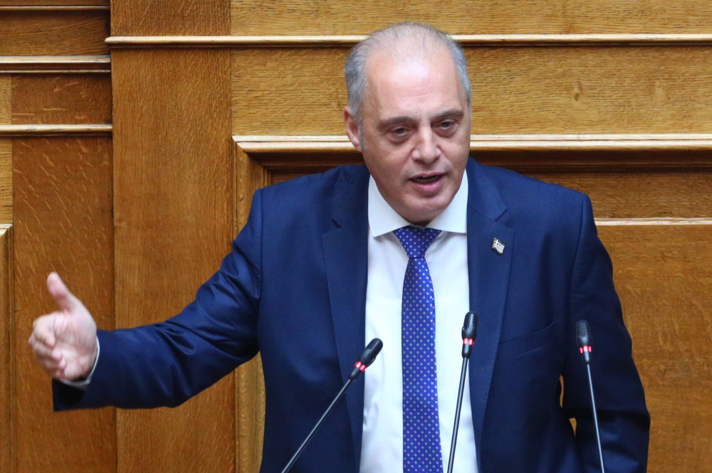 Βελόπουλος: όταν η πολιτική γίνεται σόου και ο λαϊκισμός βασιλεύει