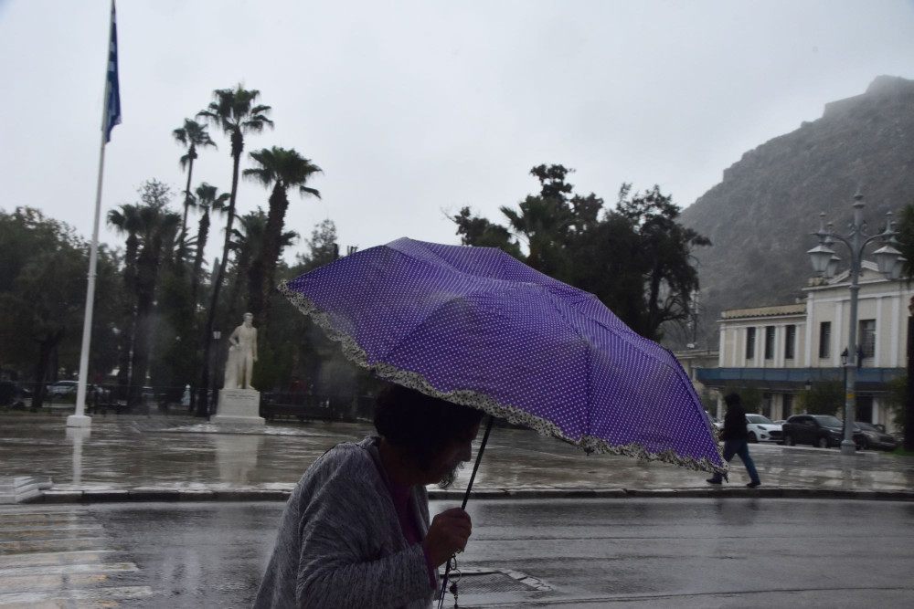 Καιρός: με ισχυρές βροχές και καταιγίδες ξεκινά η εβδομάδα