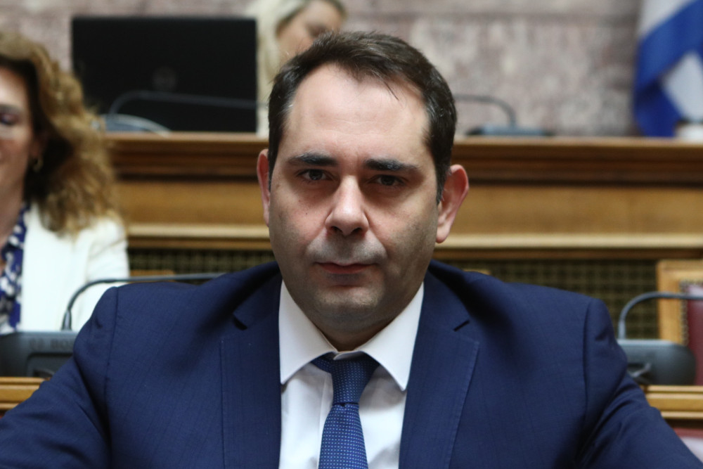 Πετραλιάς: Η φορολογική μεταρρύθμιση μειώνει τη φτώχεια και ενισχύει τη μεσαία τάξη