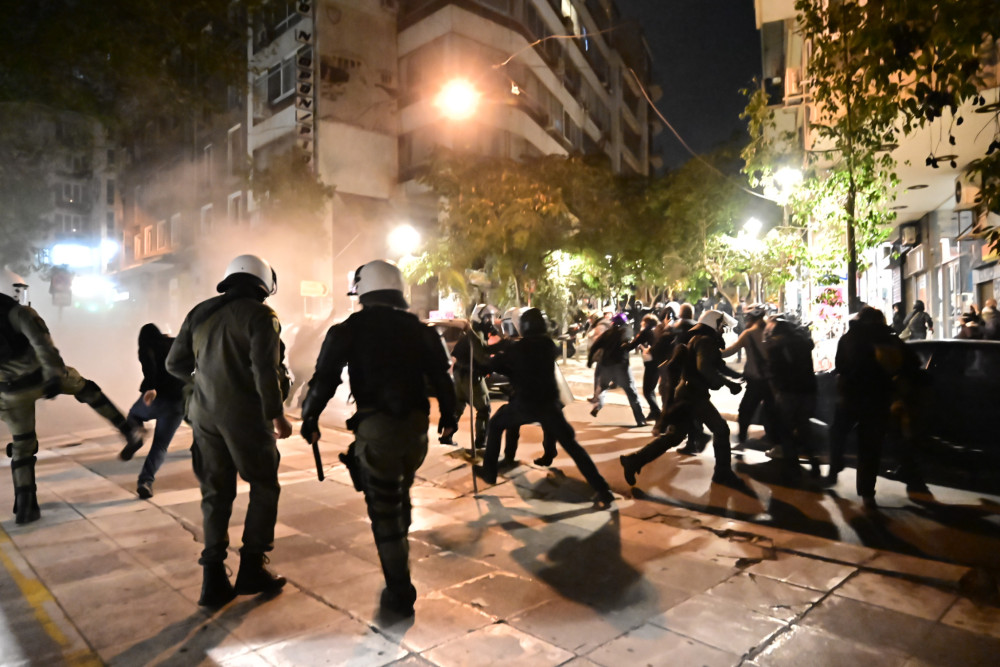 Ένταση στα Εξάρχεια μετά από πορεία αναρχικών - 14 προσαγωγές (photos)