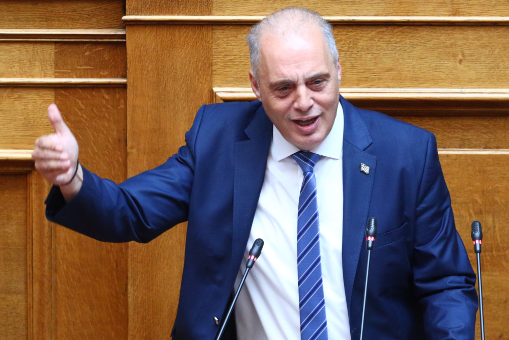 Ο Ζαχαρός τρολάρει Βελόπουλο και Νατσιό για τις καταγγελίες περί προσωπικού αριθμού (video)
