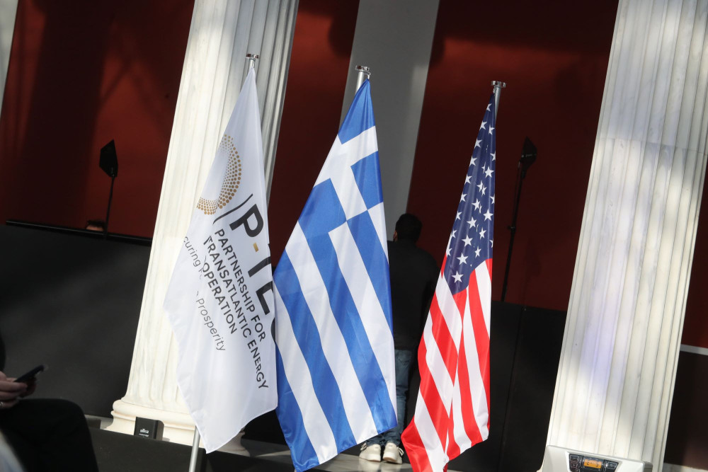 FT: Η Ελλάδα εμβαθύνει τους ενεργειακούς δεσμούς με τις ΗΠΑ