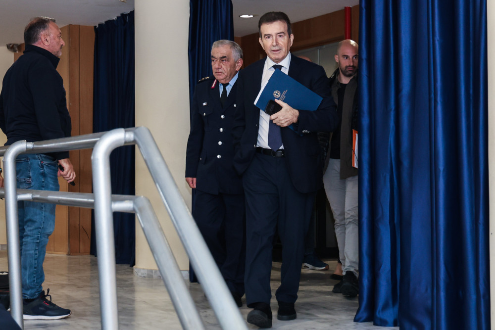 Χρυσοχοΐδης: αυστηρό πλαίσιο για την οπλοκατοχή - η αντιπολίτευση επιμένει στην γκρίνια