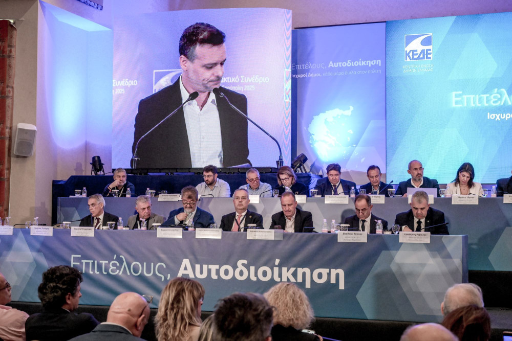 Κι όμως στο ΠΑΣΟΚ πανηγυρίζουν γιατί… έχασαν στο Συνέδριο της ΚΕΔΕ