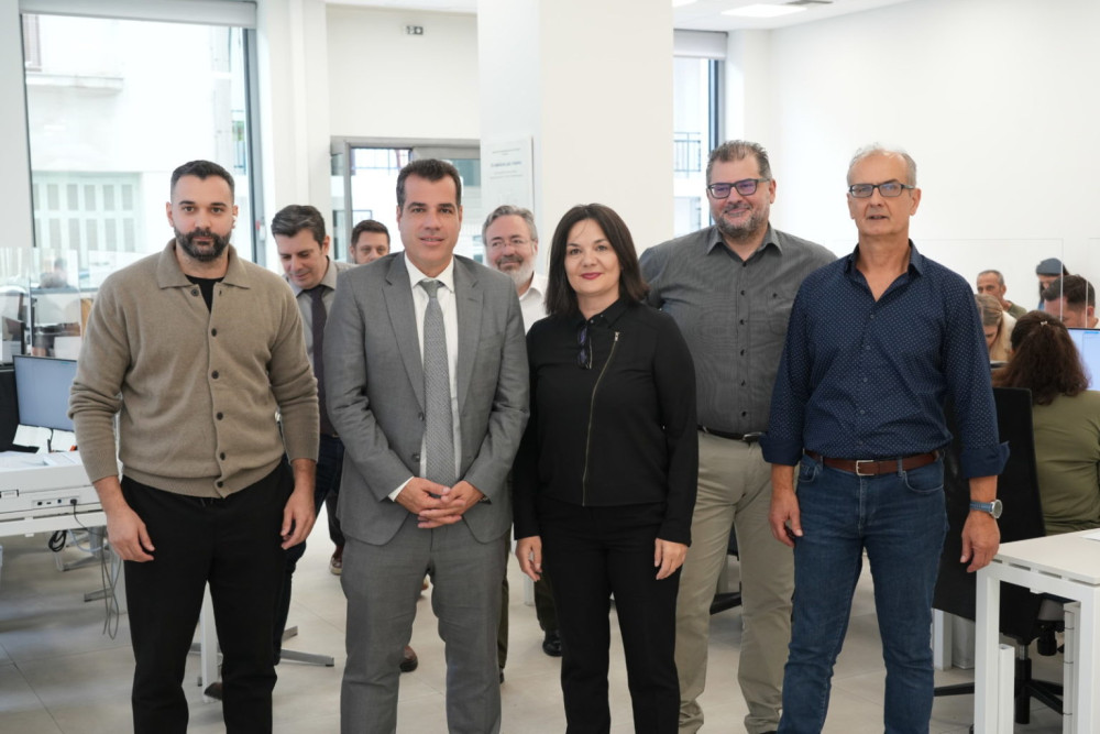 Επίσκεψη Πλεύρη στο Κέντρο Λήψης Βιομετρικών Δεδομένων Πειραιά (photos)