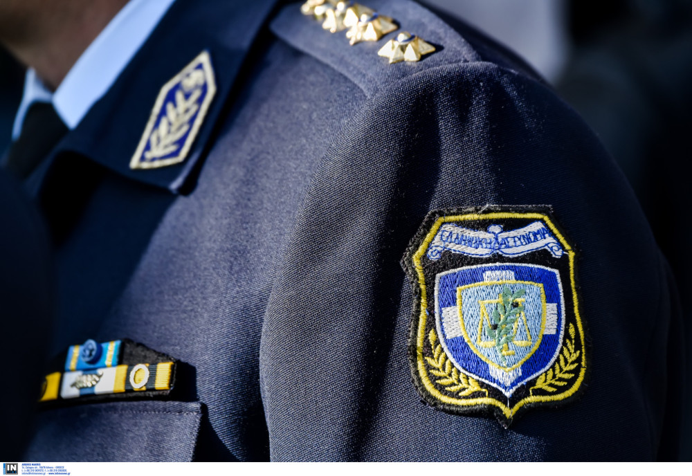 Νέες αυξήσεις και αναδρομικά για 150.000 ένστολους μέσα στις γιορτές