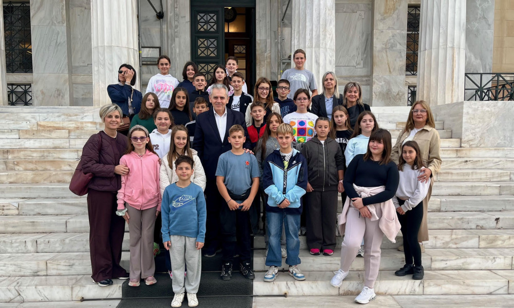 Χαρακόπουλος σε μαθητές στη Βουλή: «Η τεχνολογία απειλεί να αποξενώσει τον άνθρωπο»